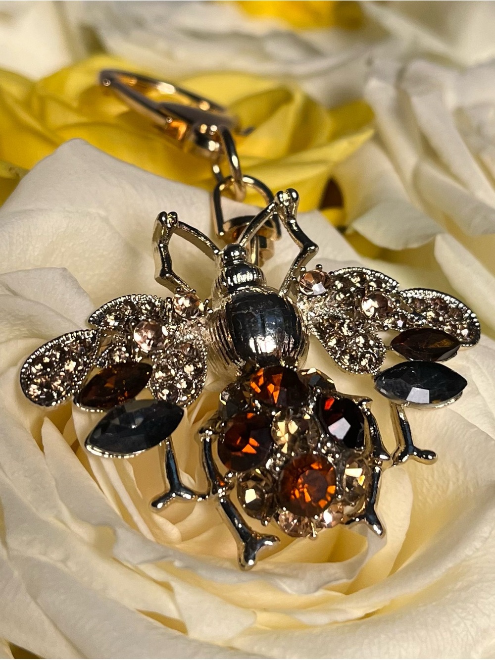 Shimmering Beatle Moth Bee Purse Charm - Picture 6 of 9